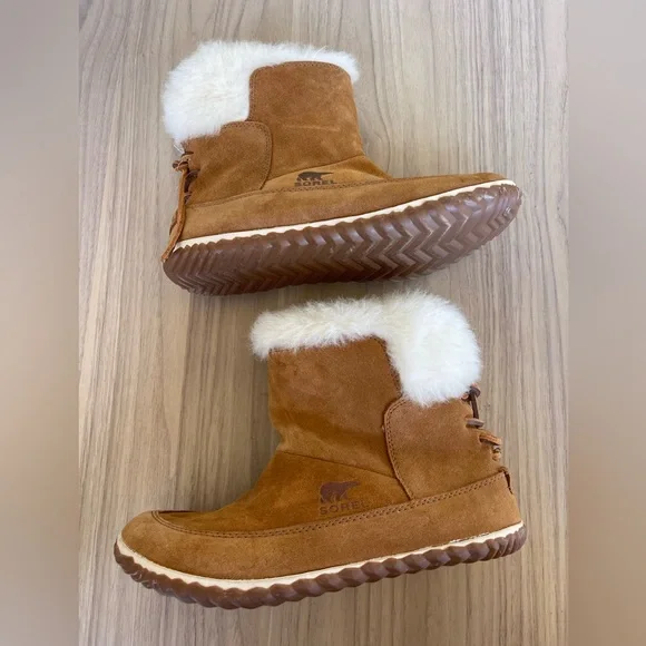 Sorel Women's Brown Boots with Cream Fur - Picture 4 of 14
